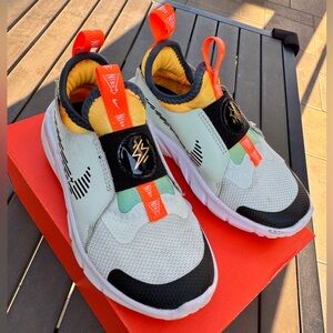 NIKE FLEX RUNNER 2